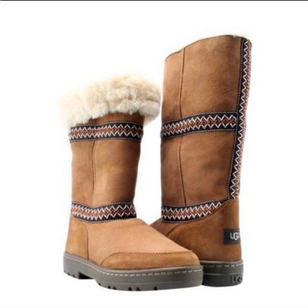 UGG Sundance Revival Boots size 8